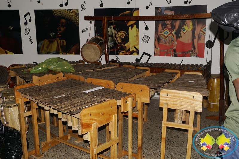 Iniciaron los cursos de formación en música tradicional y lutería en la Casa de la Cultura