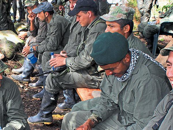 Presidente Santos firmó decreto que otorga amnistía a 3.252 miembros de las Farc por delitos políticos