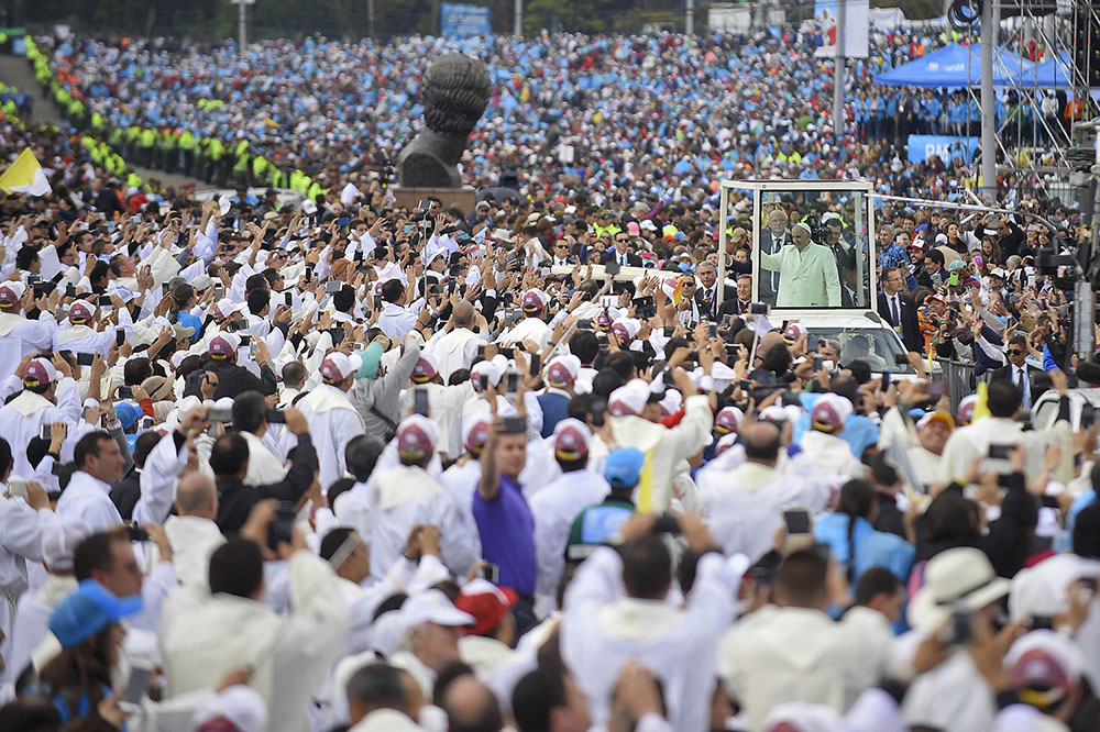 “Constructores de la paz, promotores de la vida”, mensaje del Papa Francisco en su homilía en el parque Simón Bolívar en Bogotá