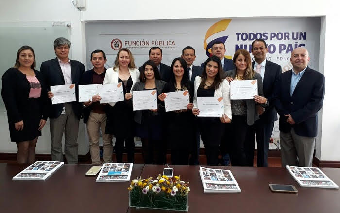 Servimos y Universidad Internacional de la Rioja entregan diez nuevas becas de maestría a servidores públicos