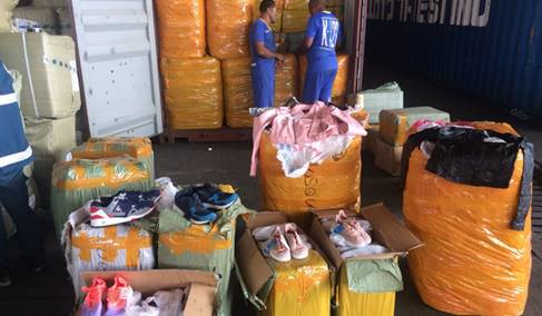 DIAN aprehendió calzado y confecciones de contrabando en Buenaventura