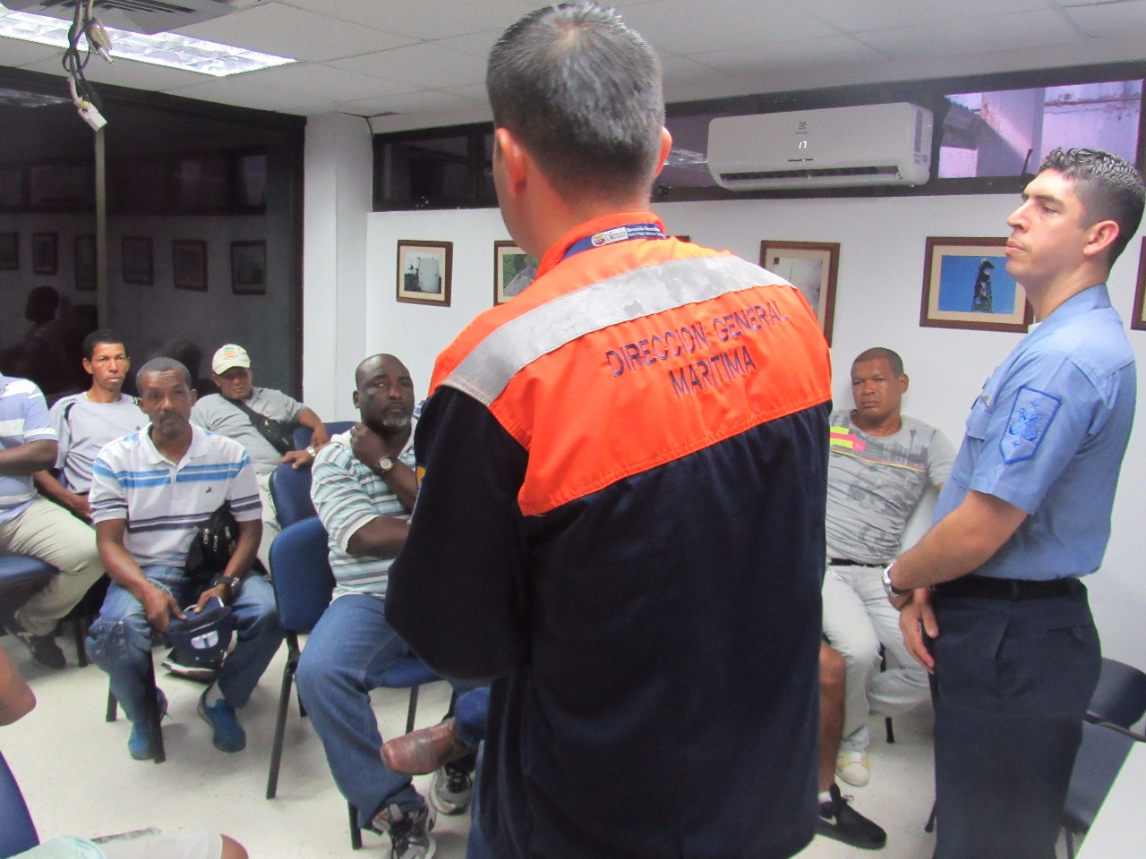 Dimar prepara al gremio de motoristas de Buenaventura para la temporada turística de fin de a&ntilde;o