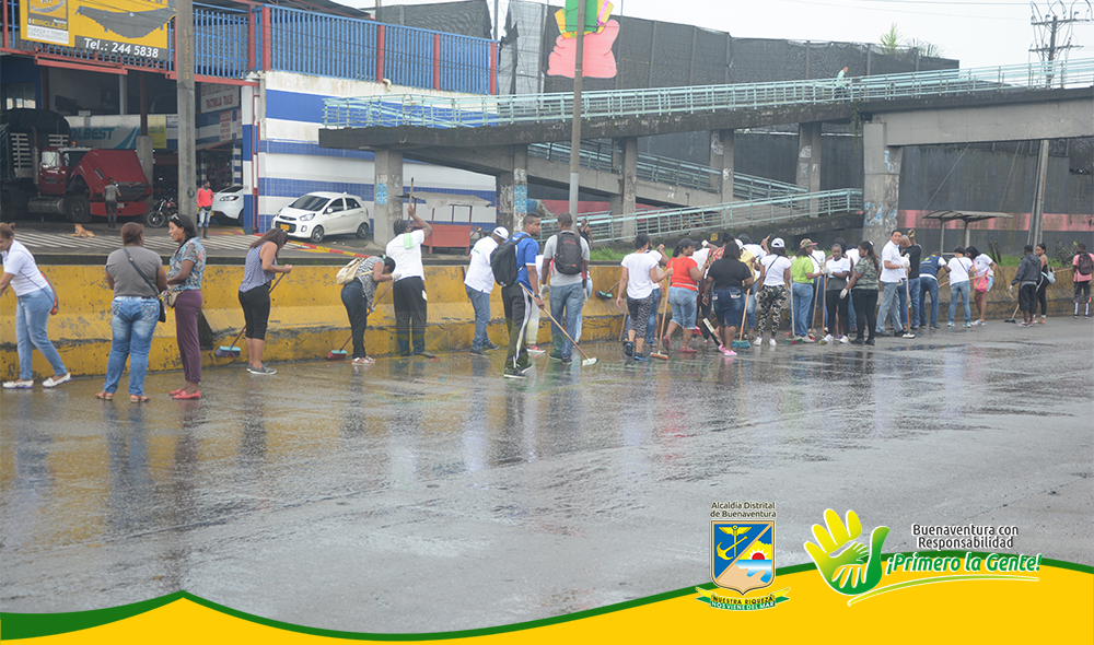 Funcionarios de la Administración Distrital realizaron jornada de aseo en la autopista Simón Bolívar