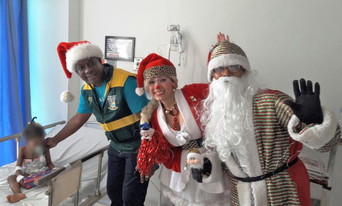 A las instituciones prestadoras de salud llegó el secretario Félix Riascos Brome cargado de regalos con Papá y Mamá Noel