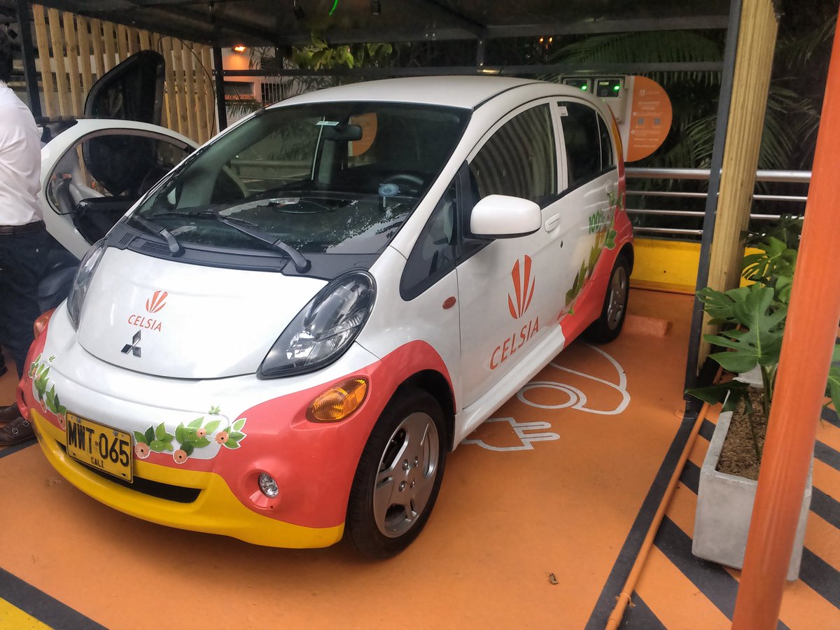 Celsia y Del Este inauguran en Medellín estación de carga gratuita para vehículos eléctricos