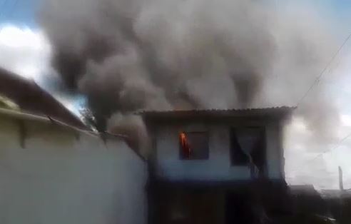 Familia afectada por incendio en vivienda en el barrio El Capricho pide ayuda de la comunidad