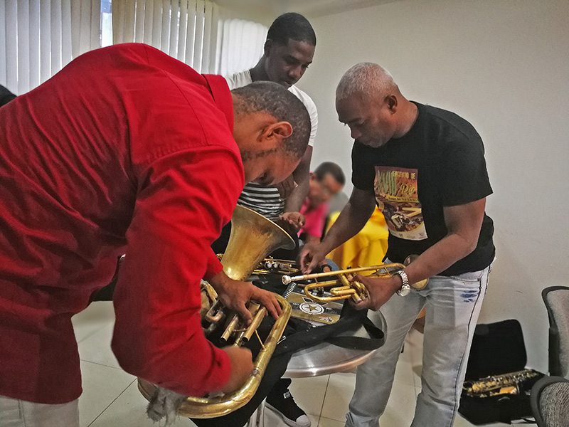 Músicos de Buenaventura se capacitaron en restauración de instrumentos de viento