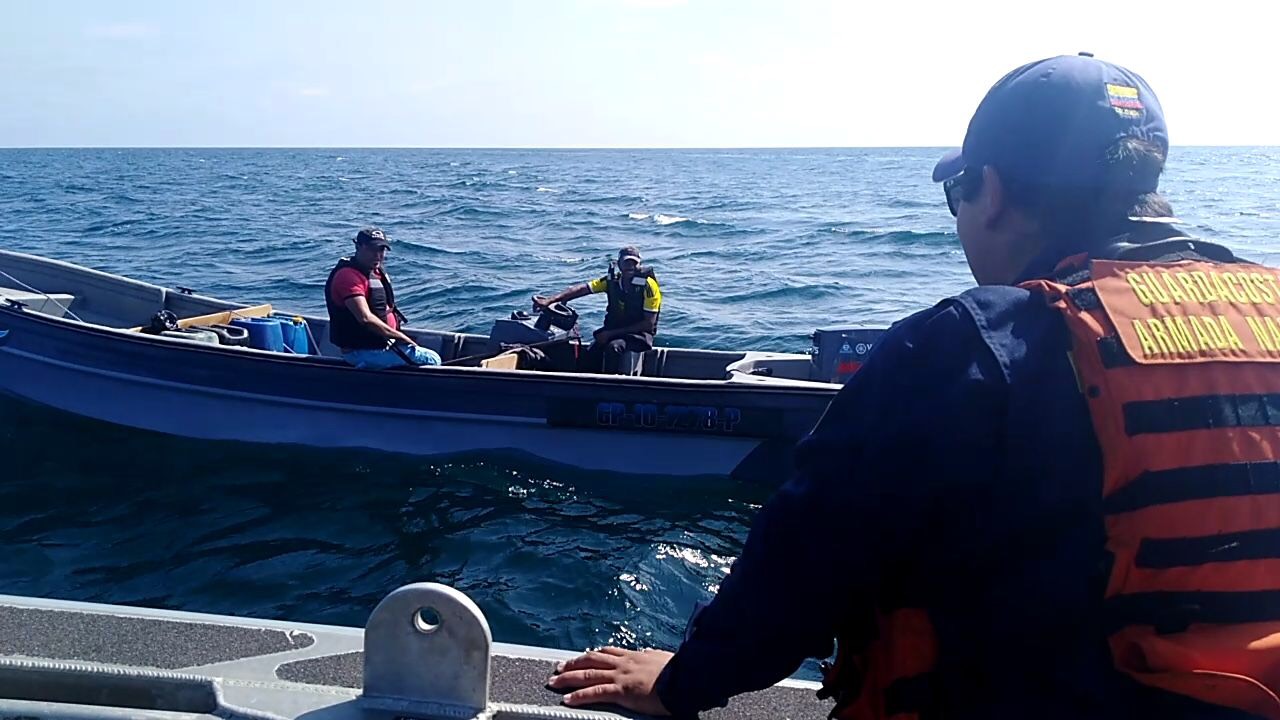 Rescatados dos pescadores a la deriva en el pacífico colombiano