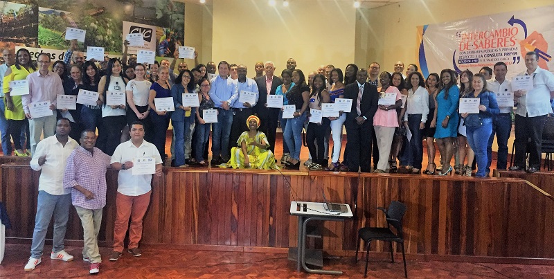 70 funcionarios se graduaron en Diplomado sobre Consulta Previa