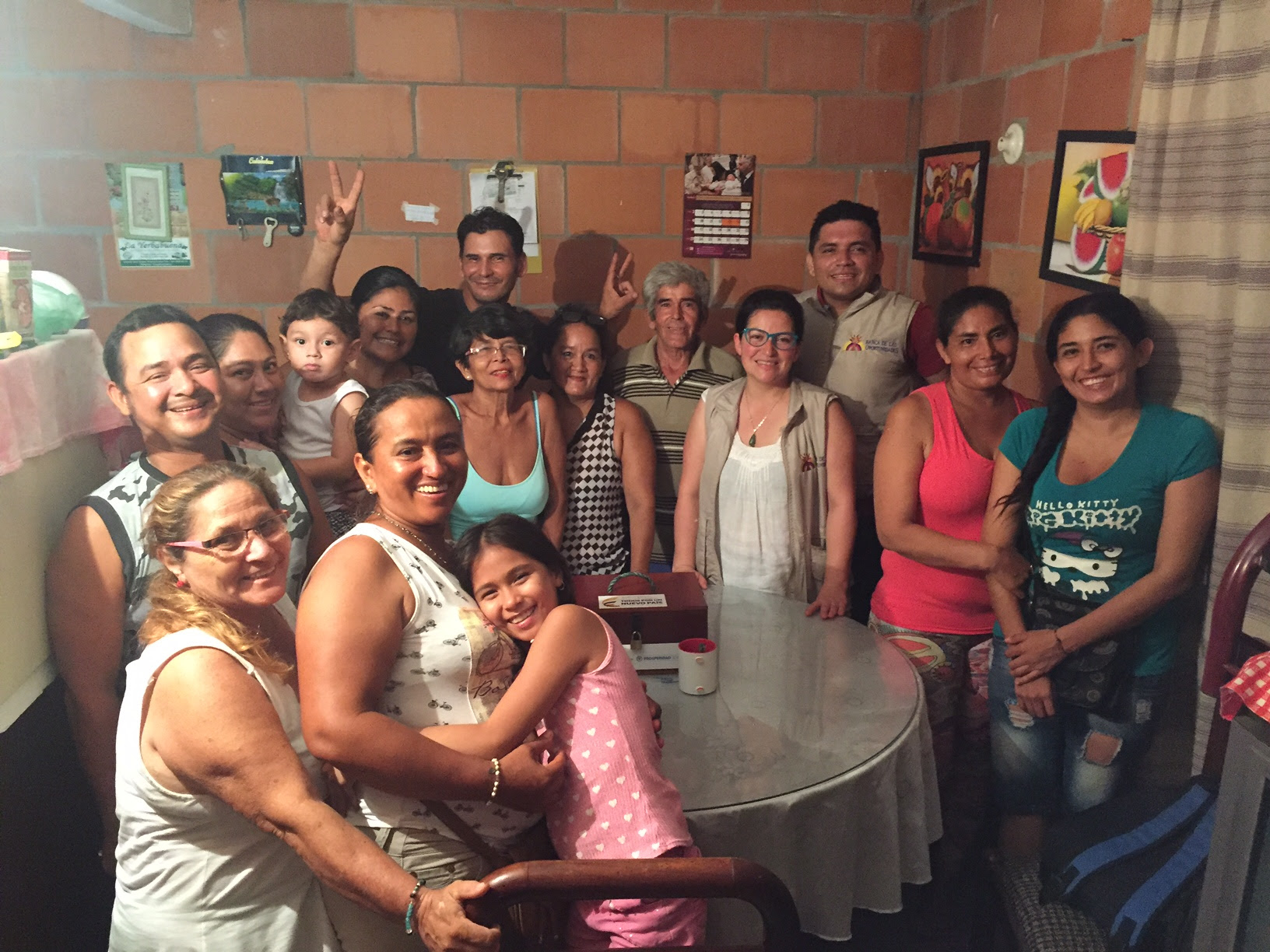 Familias en pobreza extrema del Valle del Cauca avanzan hacia su superación y encuentran alternativas al “gota a gota”