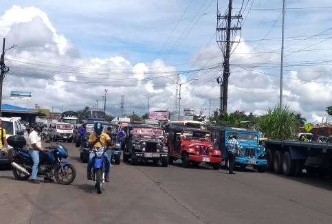 Conductores de camperos protestaron por comparendos impuestos por desviación de ruta y acarreos