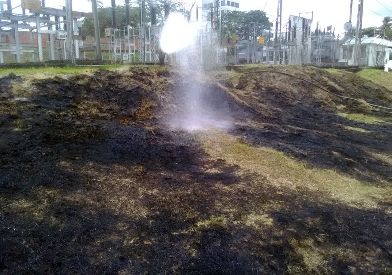 Bomberos voluntarios atendieron incendio en zona verde de la subestación El Tabor de Epsa