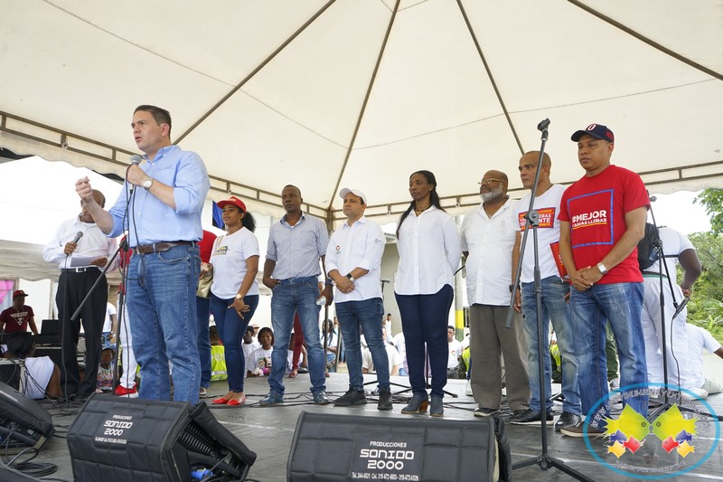 El candidato a la Vicepresidencia de la República, Juan Carlos Pinzón, estuvo en la Ciudadela San Antonio