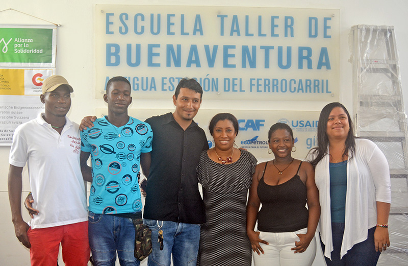 Egresados de la Fundación Escuela Taller de Buenaventura recibieron incentivos para iniciar sus emprendimientos, debido a su alto nivel académico