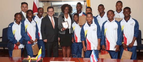 Epsy Campell, Vicepresidenta de Costa Rica, sostuvo encuentro con jóvenes surfistas de Nuquí