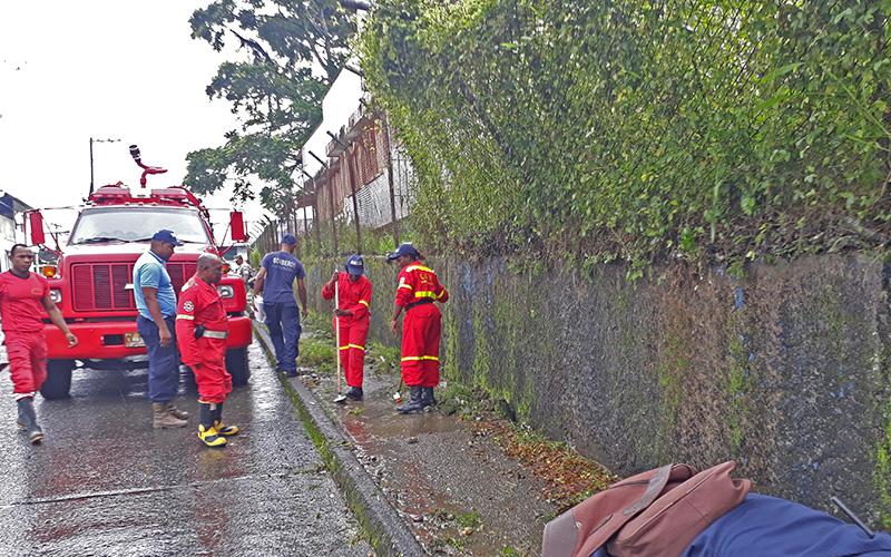 Bomberos Voluntarios realizaron jornada cívico social en los alrededores del Hospital Distrital en el barrio El Jorge