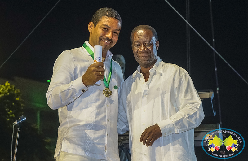 Continental de Aduanas recibió la Medalla al Mérito Industrial yo de Servicios, Orden Luis Waldo Martínez Barrera en la categoría peque&ntilde;a empresa