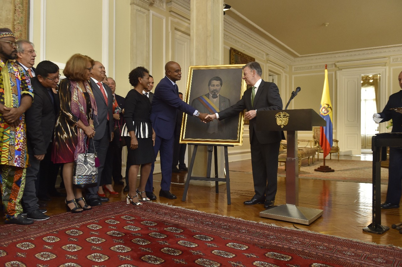 “Pintura de primer presidente negro en Palacio de Nari&ntilde;o reivindica a la población afrocolombiana”: Minambiente Luis Gilberto Murillo