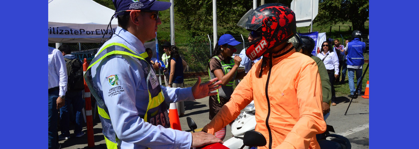 El Valle del Cauca ya cuenta con agentes de tránsito para regular la movilidad en las vías de la región