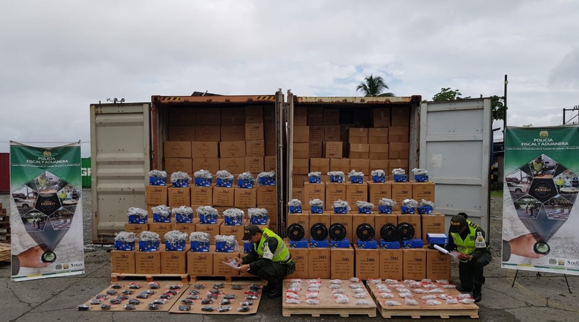 DIAN aprehendió en Buenaventura 22 contenedores con mercancía de contrabando