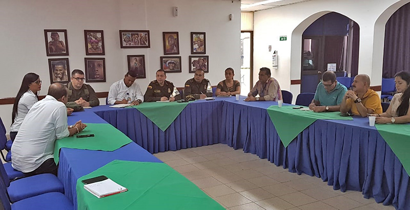 Gobierno distrital, Policía Nacional, Policía Fiscal y Aduanera, comerciantes y Cámara de Comercio definen acciones para contrarrestar problemática de vendedores foráneos