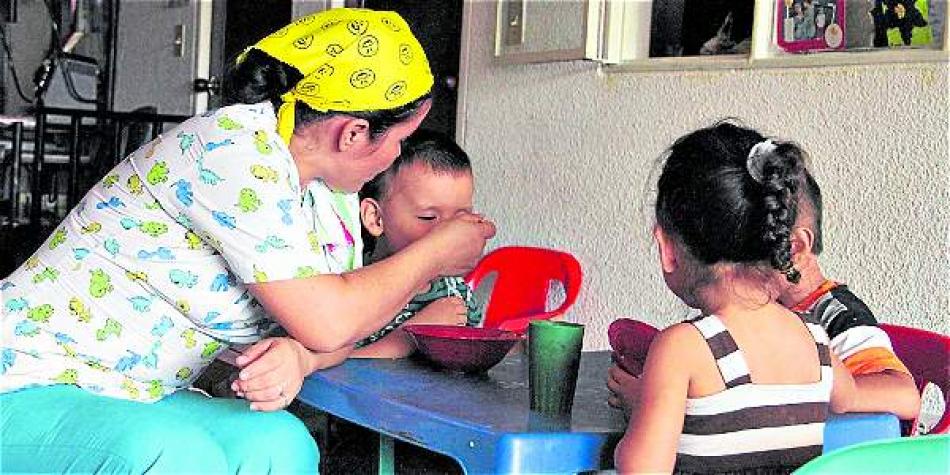 Se celebra el Colombia el Día de la Madre Comunitaria