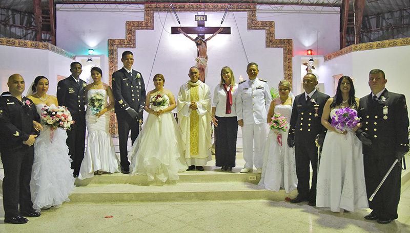 Se realizó emotiva ceremonia de matrimonios colectivos en la Fuerza Naval del Pacífico