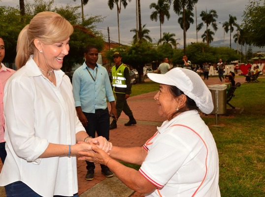 Gobernadora reafirmó su trabajo en premio 'Mejores gobernantes en la superación de la pobreza' con Colombia Líder