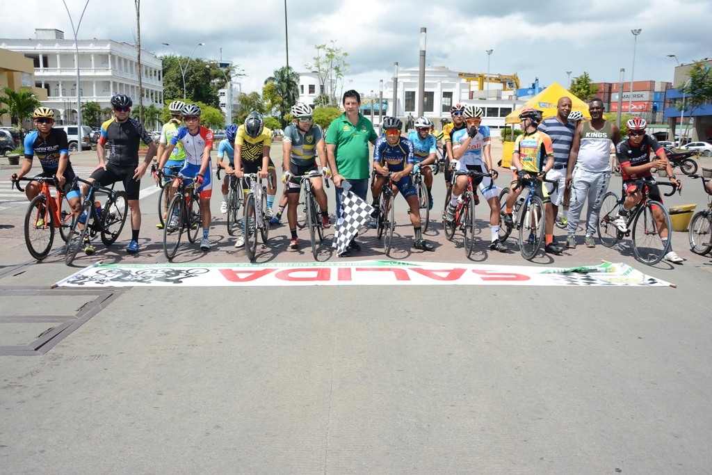 El Inderbuenaventura realizó la primera versión de la carrera ciclística 'Rompiendo Fronteras'
