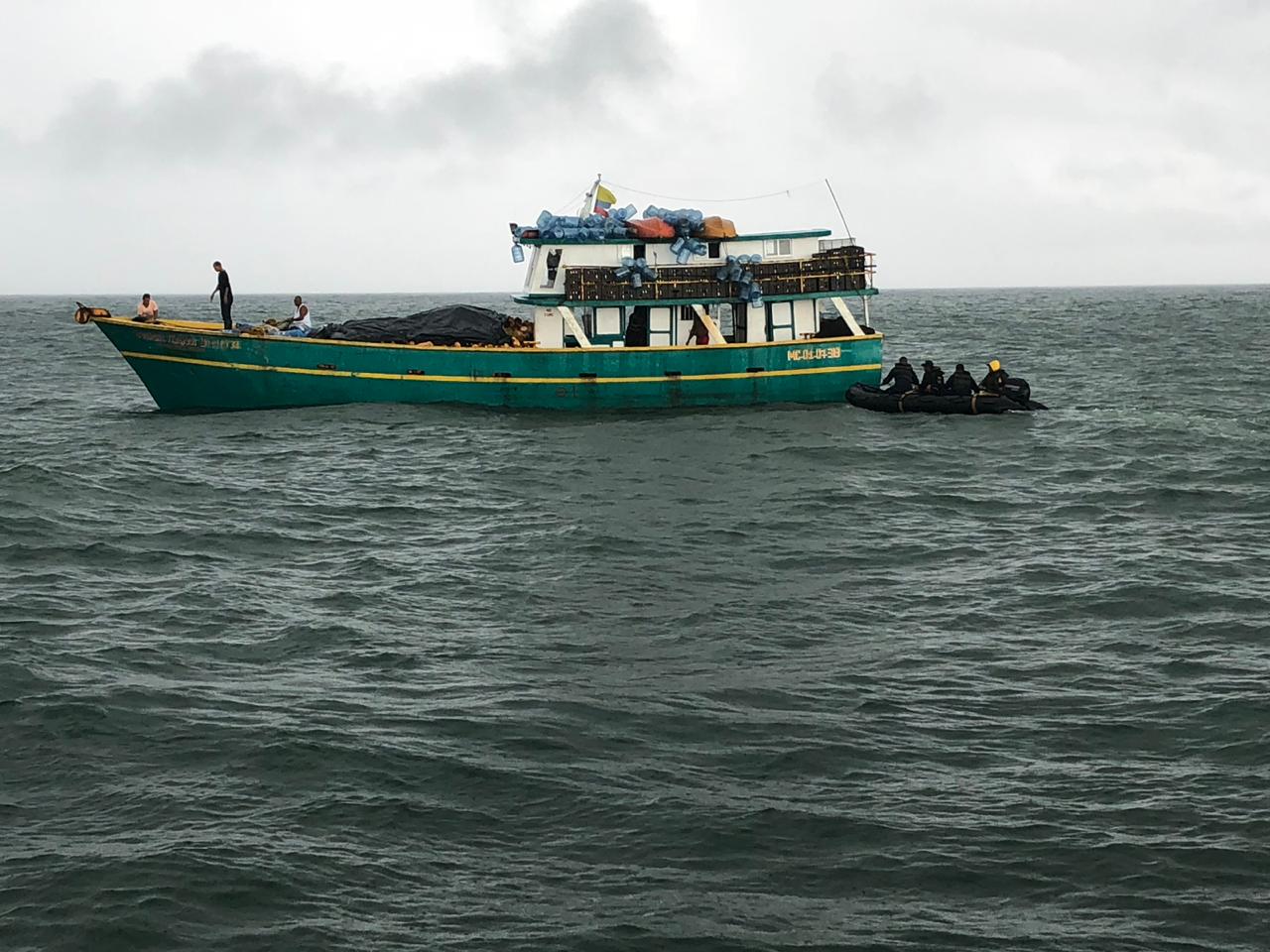 La Armada Nacional brindó asistencia a embarcación a la deriva en la Bocana de Cajambre