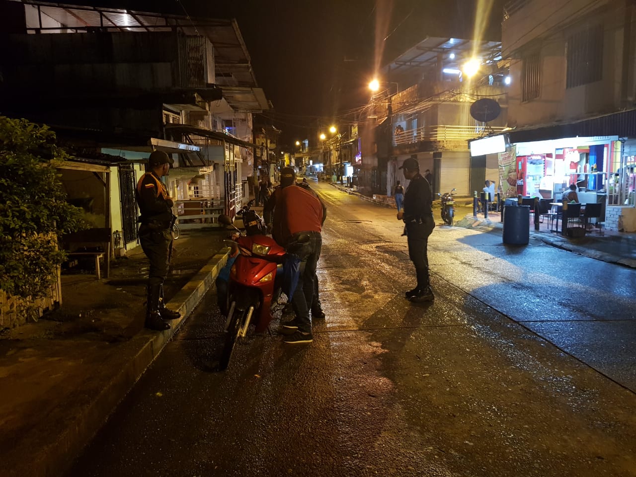 Fuerza pública realiza patrullajes en diferentes barrios para garantizar seguridad y tranquilidad en Buenaventura