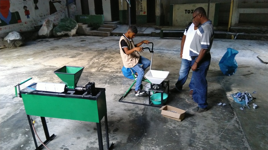 A punta de pedalazos, jóvenes del corregimiento de Cisneros cuidan el ambiente