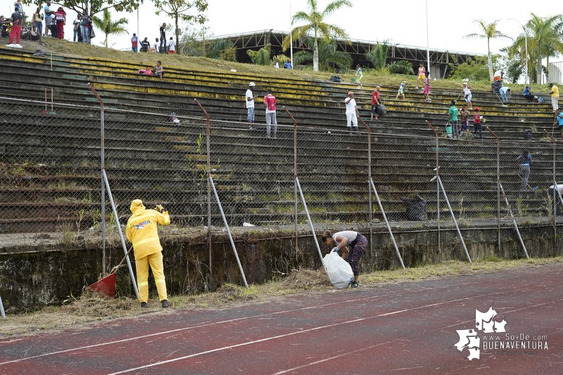 Liderada por el Gestor Social, se realizó la jornada de limpieza en el polideportivo El Cristal