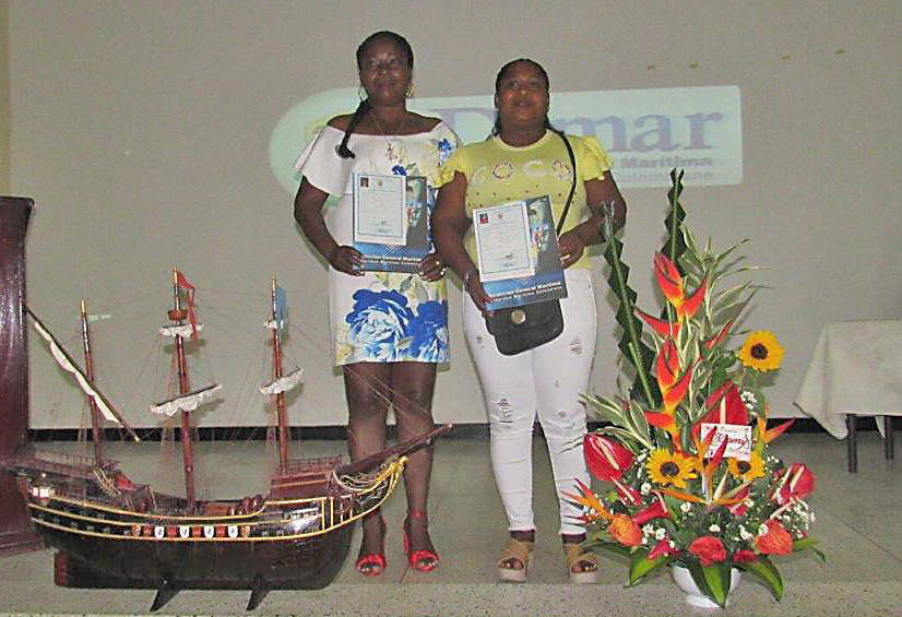 La Dimar entregó licencias de Marinero Costanero de Cubierta a dos mujeres en Tumaco