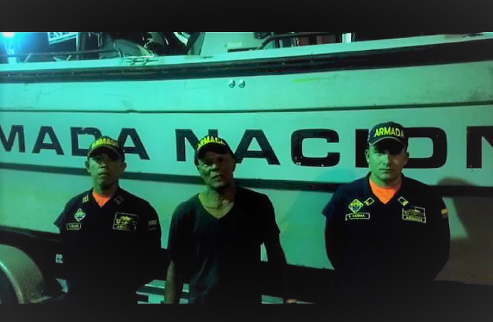 Un adulto mayor que había naufragado en faena de pesca, fue rescatado por la Armada Nacional en la bahía de Tumaco