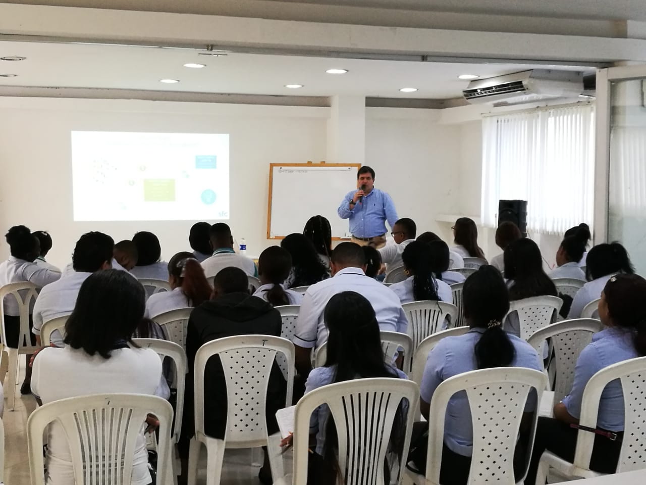 La Superfinanciera realizó jornada sobre prevención de captación ilegal de recursos en Buenaventura