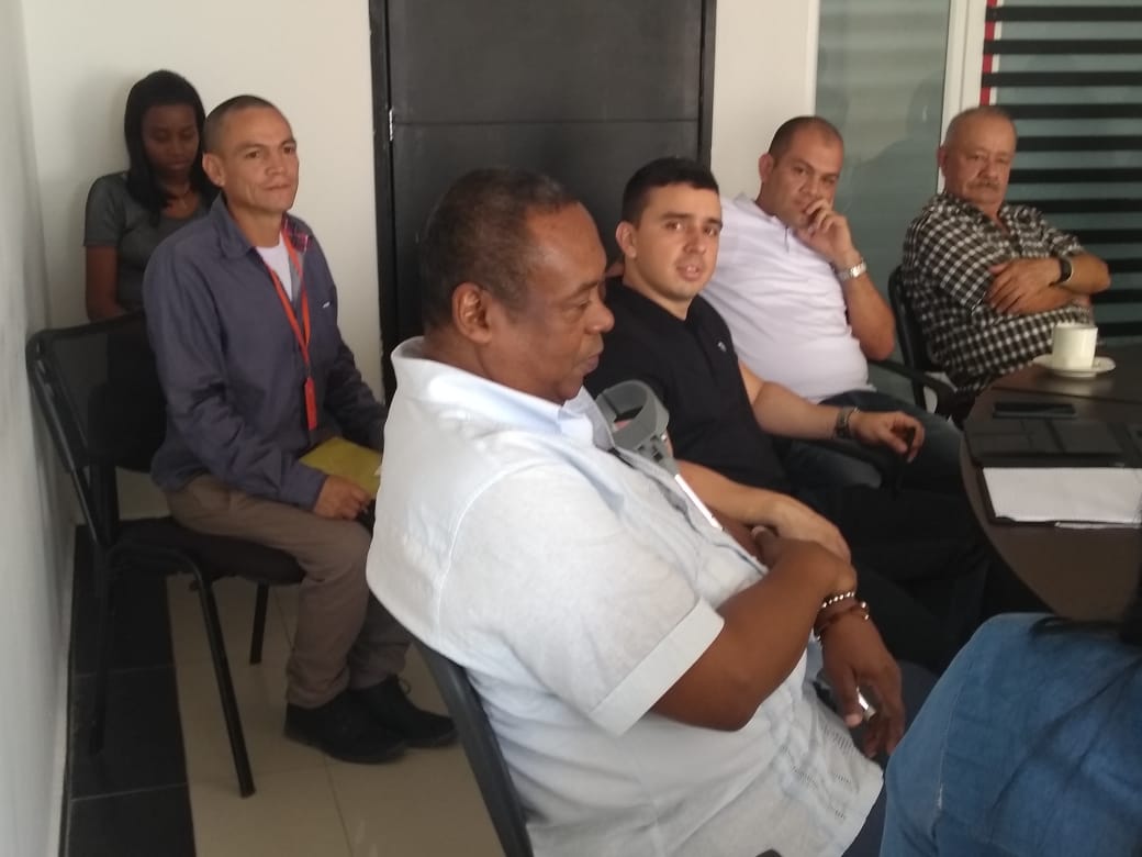 La Alcaldesa Distrital de Buenaventura y el gremio transportador se reunieron para buscar soluciones a la problemática del sector
