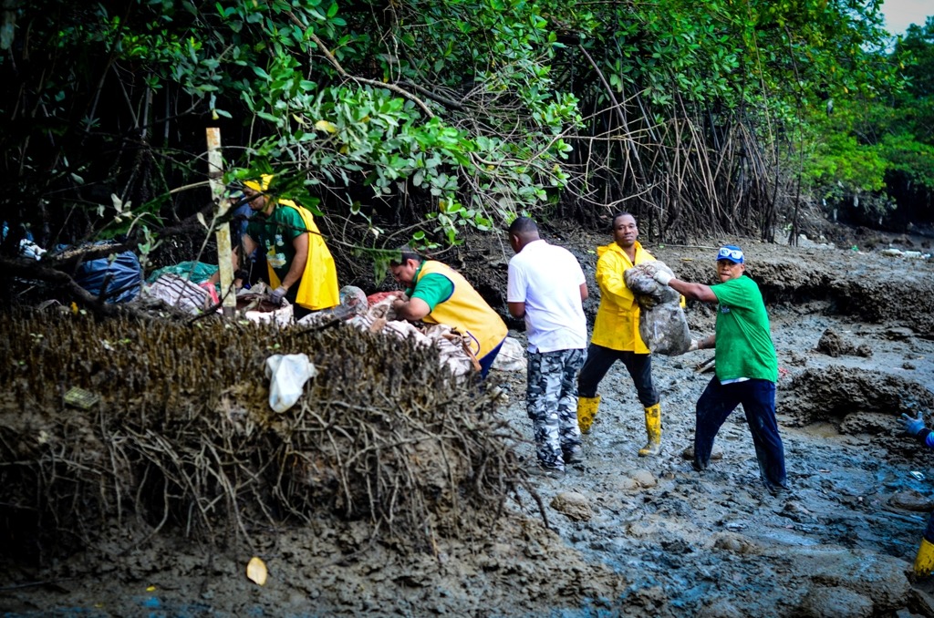 La campa&ntilde;a Buenaventura Limpia y Bonita recogió aproximadamente 600 kilos de residuos sólidos en el estero El Aguacate