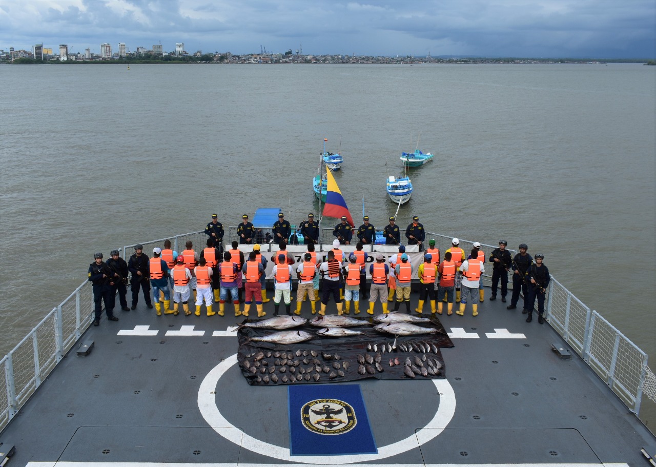 La Armada de Colombia interceptó embarcaciones de bandera ecuatoriana realizando faena de pesca ilegal en la isla de Malpelo