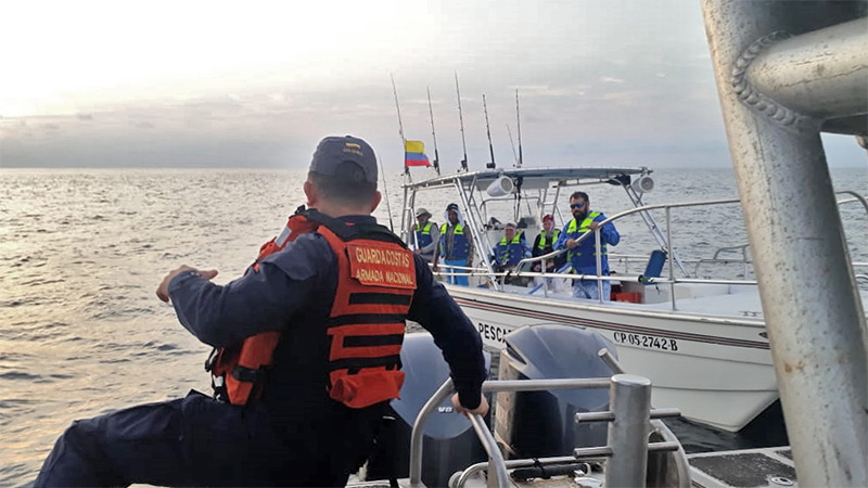 Fueron rescatadas 7 personas en embarcaciones a la deriva en el pacífico colombiano