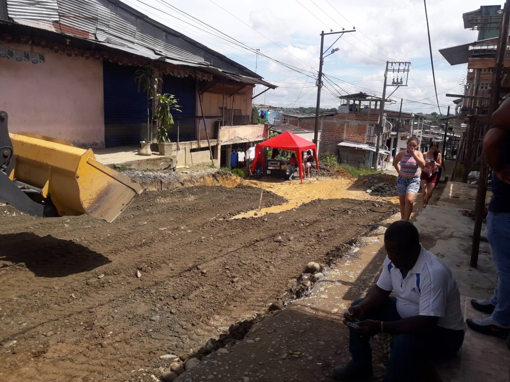 Con participación comunitaria se realiza pavimentación de la calle principal del barrio La Campi&ntilde;a