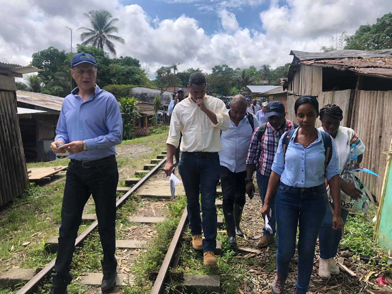 Expertos del BID y del Plan Todos Somos Pazcífico recorrieron obra de tanques en Loma Alta y recorrieron ruta de tubería de 27 pulgadas