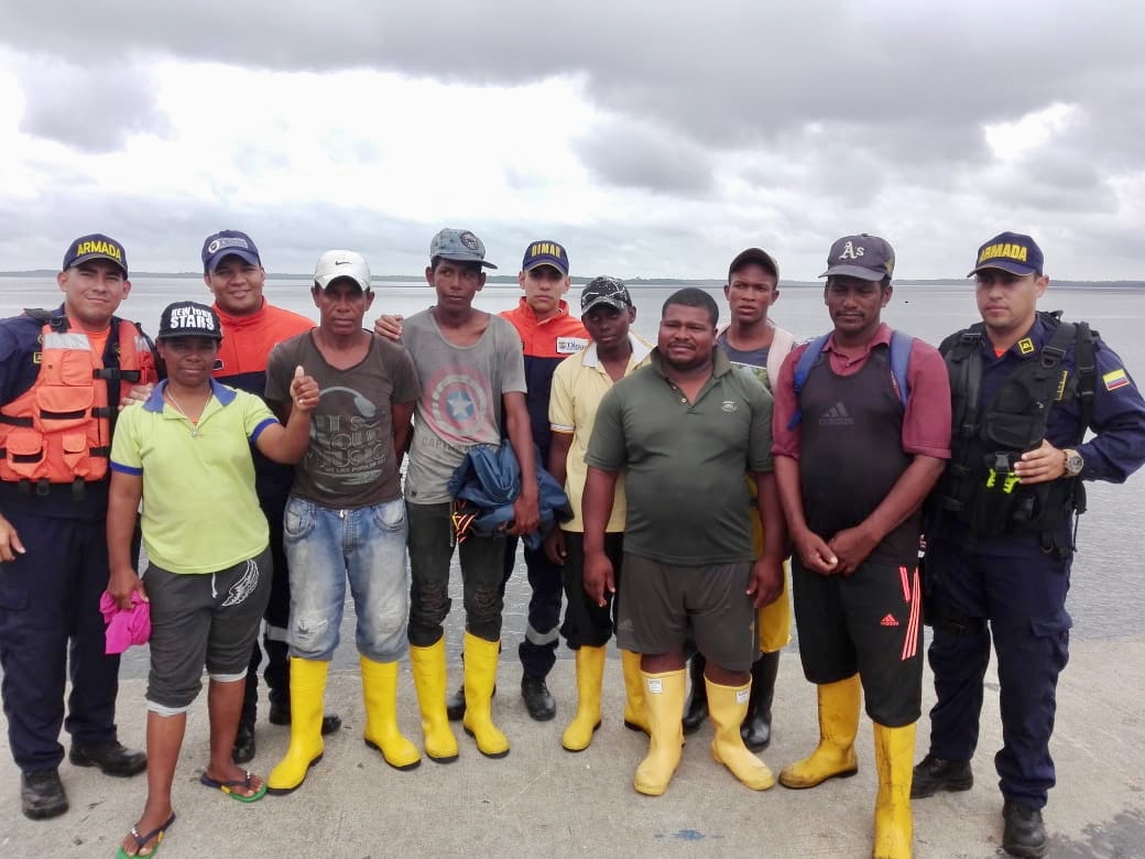 Embarcación de pesca colombiana rescata náufragos ecuatorianos