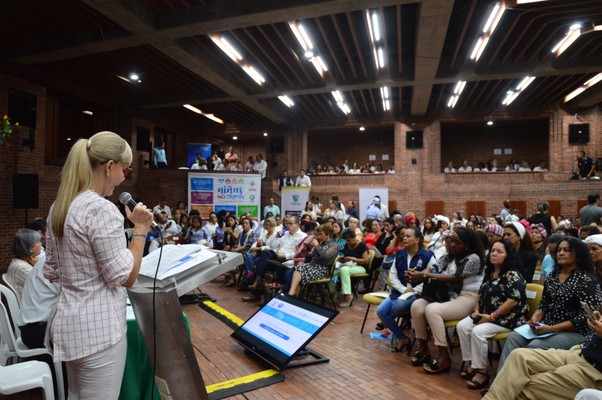 Gobernadora pidió agilizar medidas de protección a líderes sociales, durante mesa nacional realizada en Cali