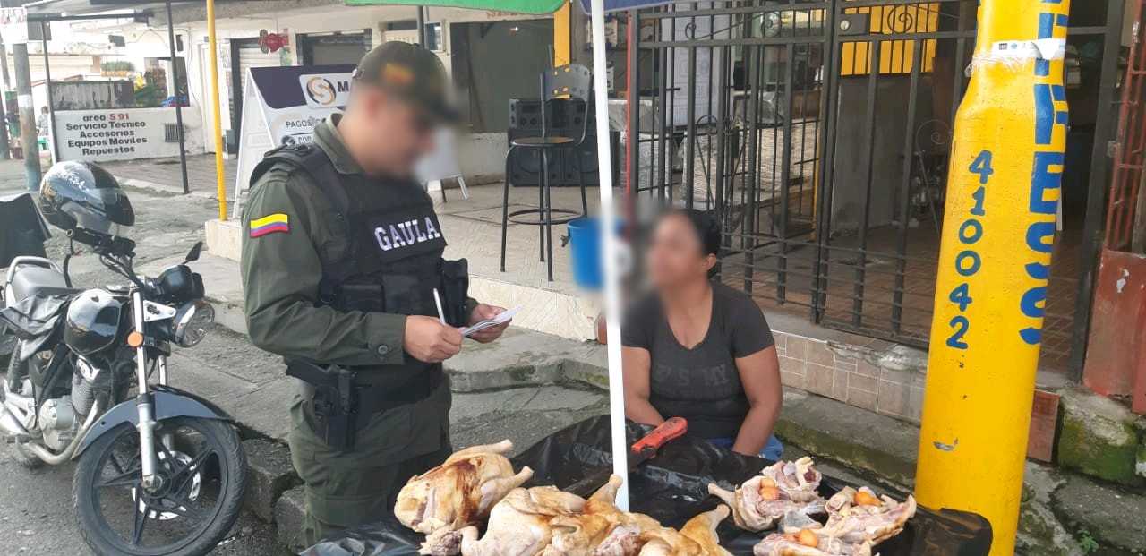 El GAULA policial realizó jornada de prevención en sector comercial de Buenaventura