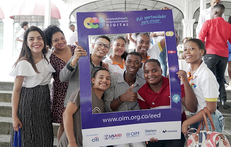 Jóvenes de Buenaventura impulsan a las pymes locales gracias a sus habilidades digitales