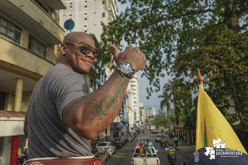 La Alcaldía Distrital dispuso una pantalla gigante para que los bonaverenses vean la pelea entre el bonaverense Oscar Rivas y el jamaiquino Dillian White