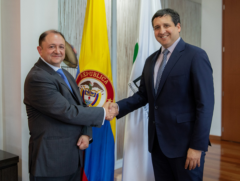Nuevo defensor del contribuyente y del usuario aduanero en Colombia