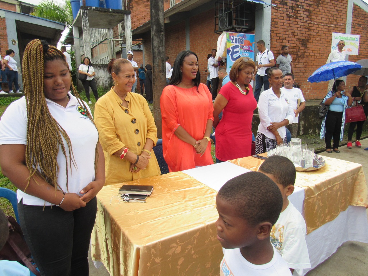 Alcaldesa y Secretaria de Educación continúan presentando en los colegios de la ciudad el proyecto de Zona E