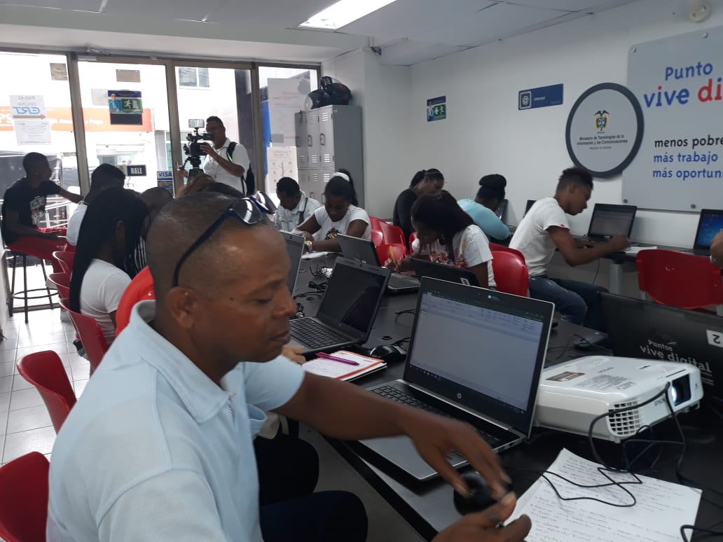 Con capacitaciones gratuitas se busca reducir el índice de analfabetismo digital